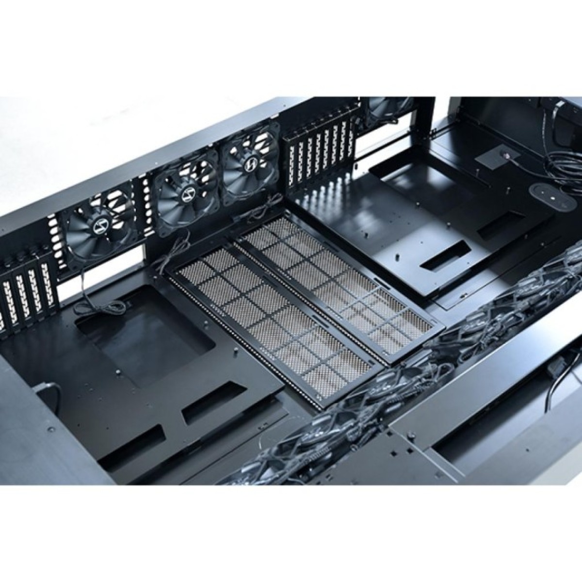 Корпус Lian Li DK05-FX EU Black Gaming desk (G99.DK05FX.02EU) 98_98.jpg - фото 8