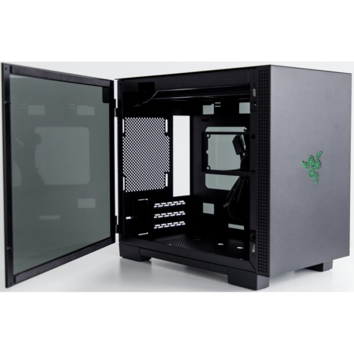 Корпус Razer Tomahawk Mini-ITX (RC21-01400100-R3M1) 98_98.jpg - фото 5