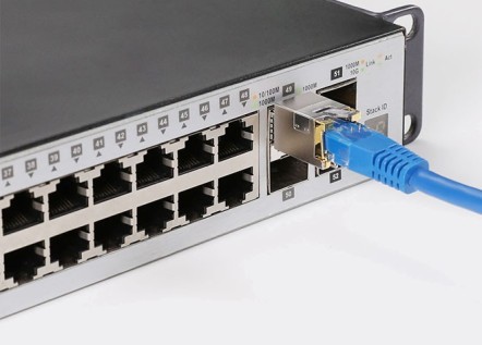 Порты коммутатора: RJ-45, SFP, XFP и QSFP28, в чем разница? 256_184.jpg
