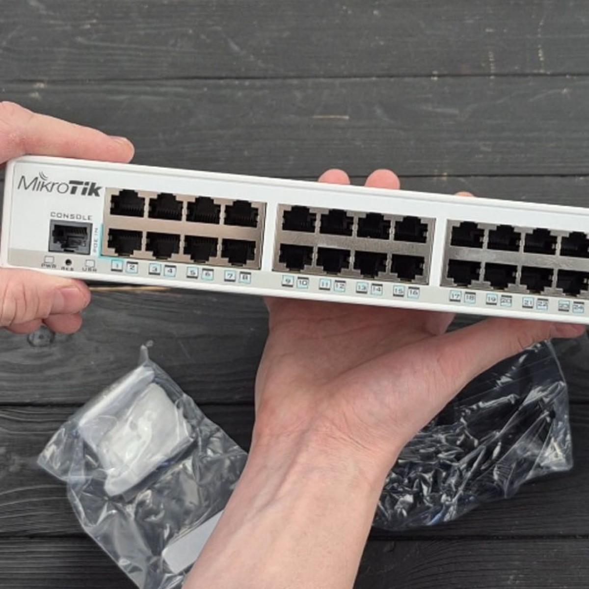 Коммутатор MikroTik CRS326-24G-2S+RM 98_98.jpg - фото 5