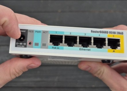 Маршрутизатор MikroTik RB951Ui-2HnD -огляд і характеристики 256_184.jpg