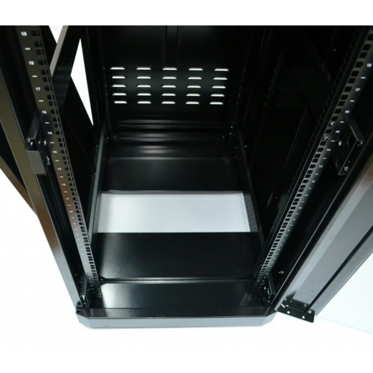 Шкаф 19" 33U, 610х865 мм (Ш*Г), усиленный, черный (UA-MGSE3368MB) 98_98.jpg - фото 3