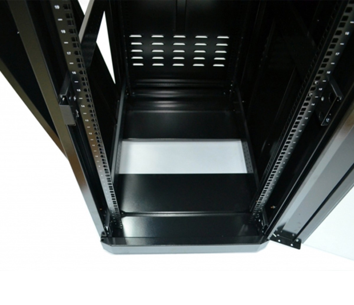 Шкаф серверный напольный 19" 24U, 610х865 мм (Ш*Г), усиленный, черный (UA-MGSE2468MB) 98_85.jpg - фото 4
