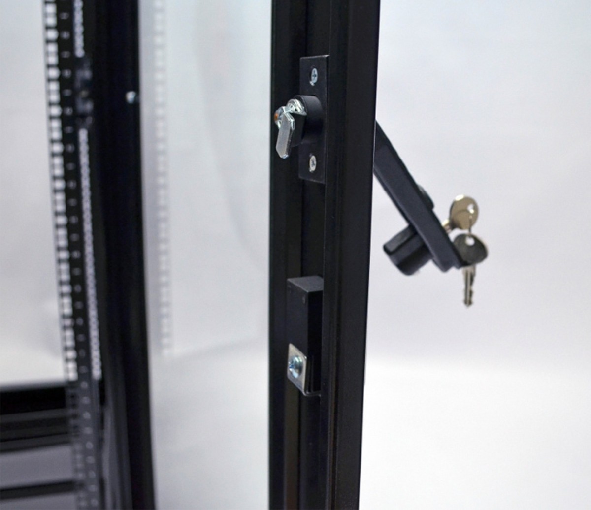Шкаф серверный напольный 19" 24U, 610х675мм (Ш*Г), усиленный, черный (UA-MGSE2466MB) 98_85.jpg - фото 6