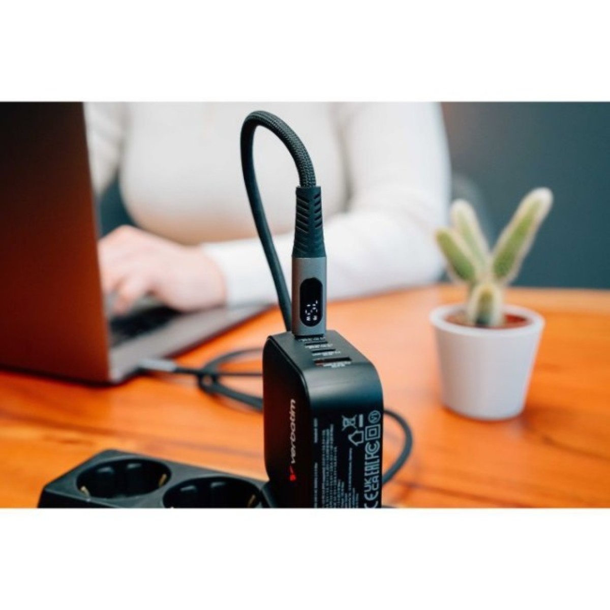 Дата кабель USB-C to USB-C 1.2m with display 240W black Verbatim (31849) 98_98.jpg - фото 2
