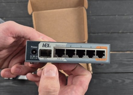 Маршрутизатор MikroTik hEX S (RB760iGS) 256_184.jpg