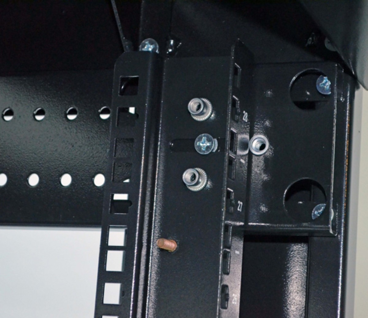 Шкаф серверный напольный 19" 28U, 610х675 мм (Ш*Г), усиленный, черный (UA-MGSE2866MB) 98_85.jpg - фото 7