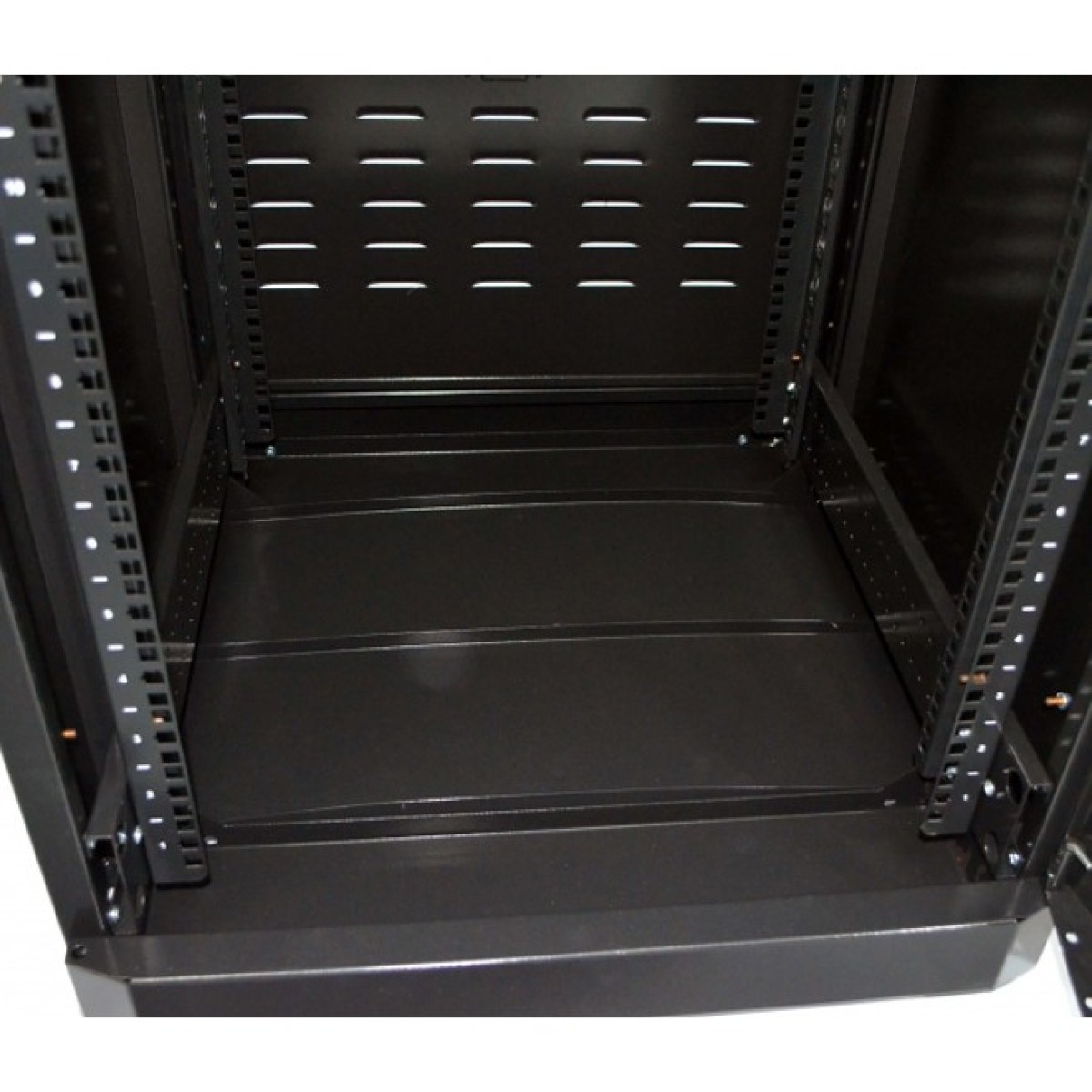 Шкаф серверный напольный 19" 28U, 610х675 мм (Ш*Г), усиленный, черный (UA-MGSE2866MB) 98_98.jpg - фото 11