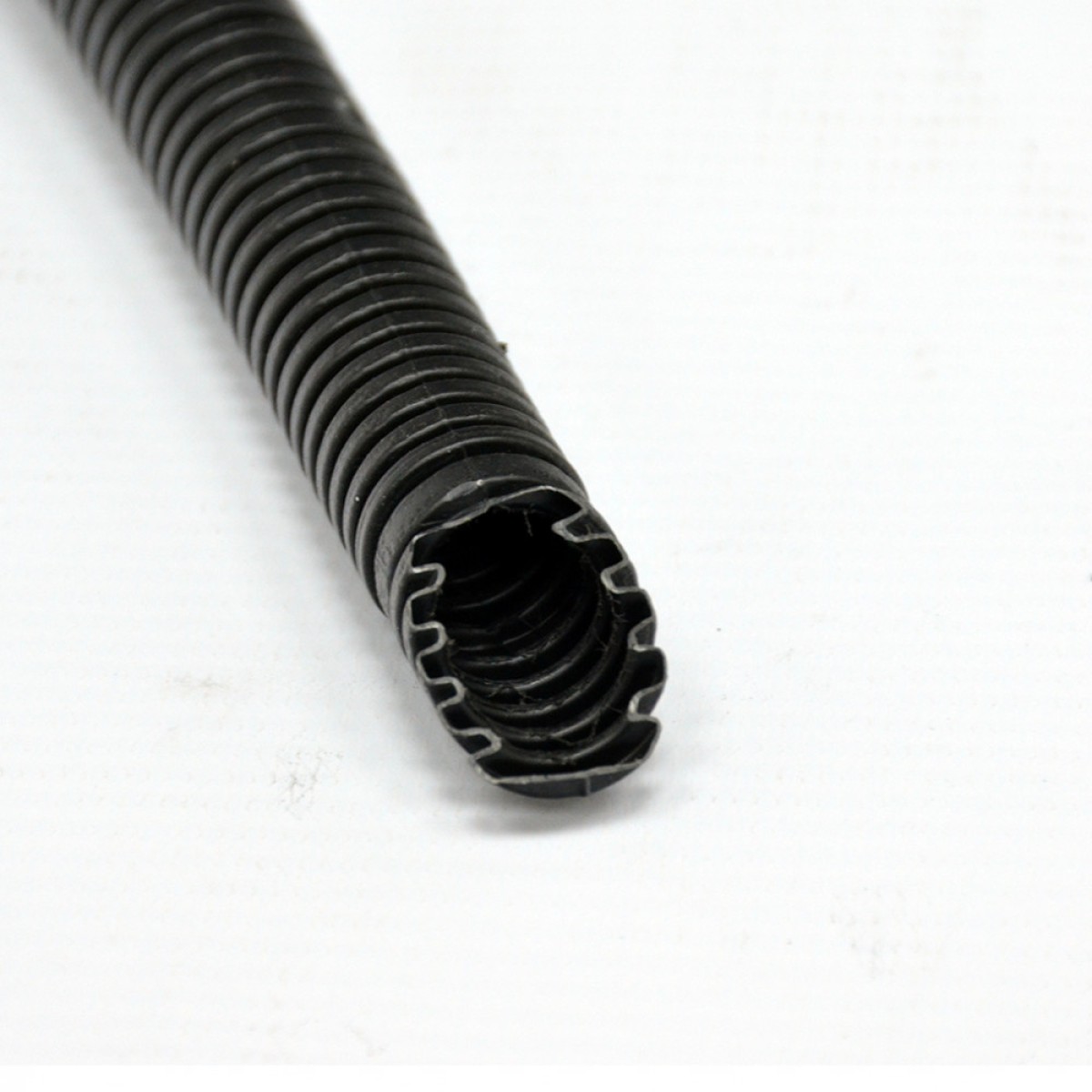 Гофро-труба D16/10.7 мм, PVC внутр./зовнішня з протяжкою, УФ стійка, 50 м, чорна, KOPOS 256_256.jpg