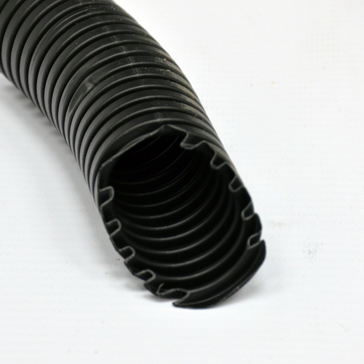 Гофро-труба D32 мм, PVC внутр./наружная с протяжкой, УФ стойка, 50 м, черная, KOPOS 256_256.jpg