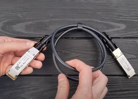 Кабель патч-корд Mikrotik Q+DA0001 на 40 Гбит/с 256_184.jpg