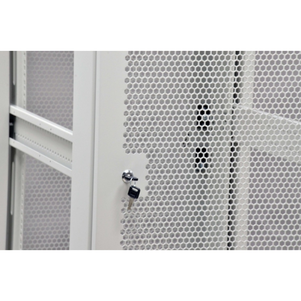 Шкаф 19" 42U, 610х1055 мм (Ш*Г), серый, перфорированные двери (66%) (UA-MGSE42610MPG) 98_98.jpg - фото 7