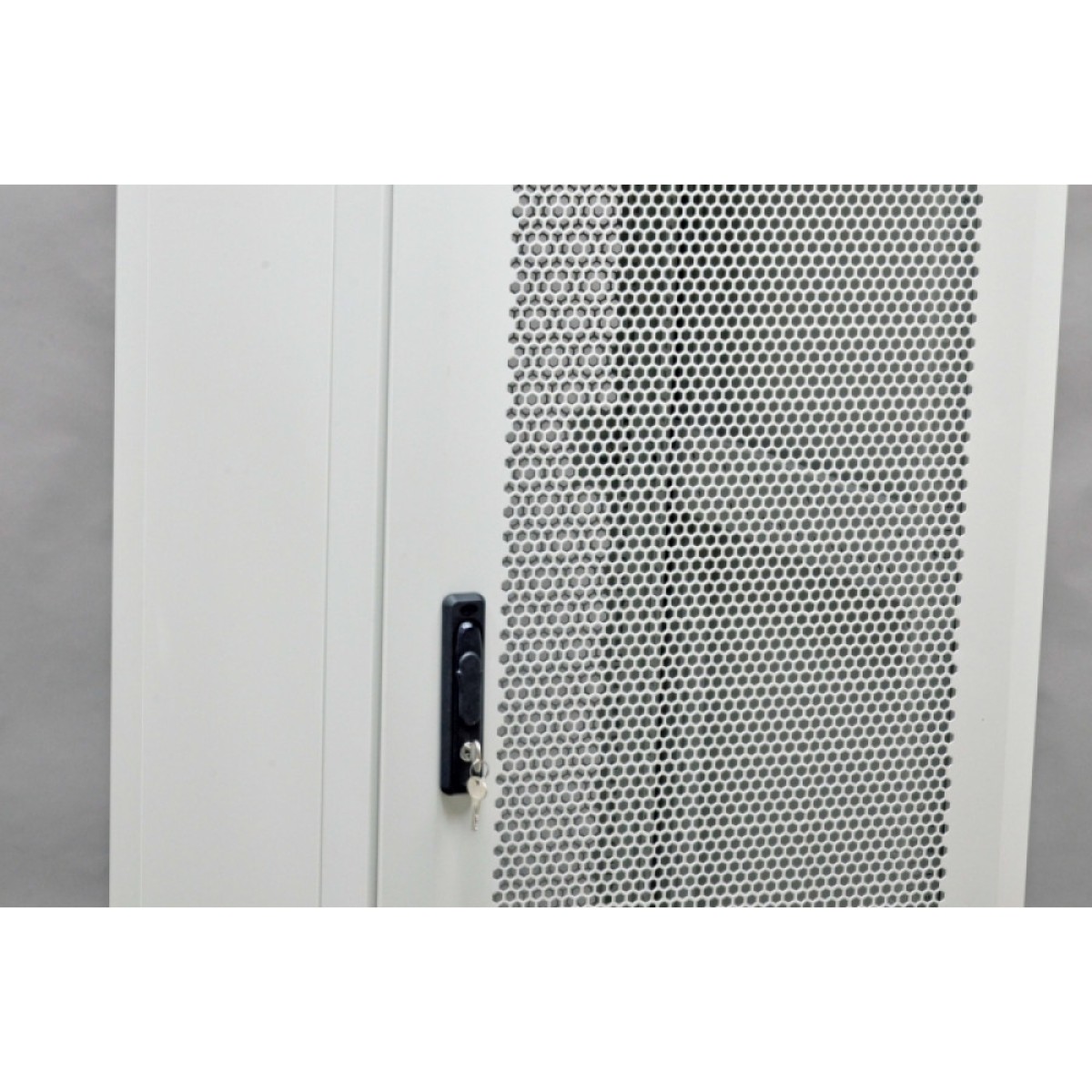 Шкаф 19" 42U, 610х1055 мм (Ш*Г), серый, перфорированные двери (66%) (UA-MGSE42610MPG) 98_98.jpg - фото 8