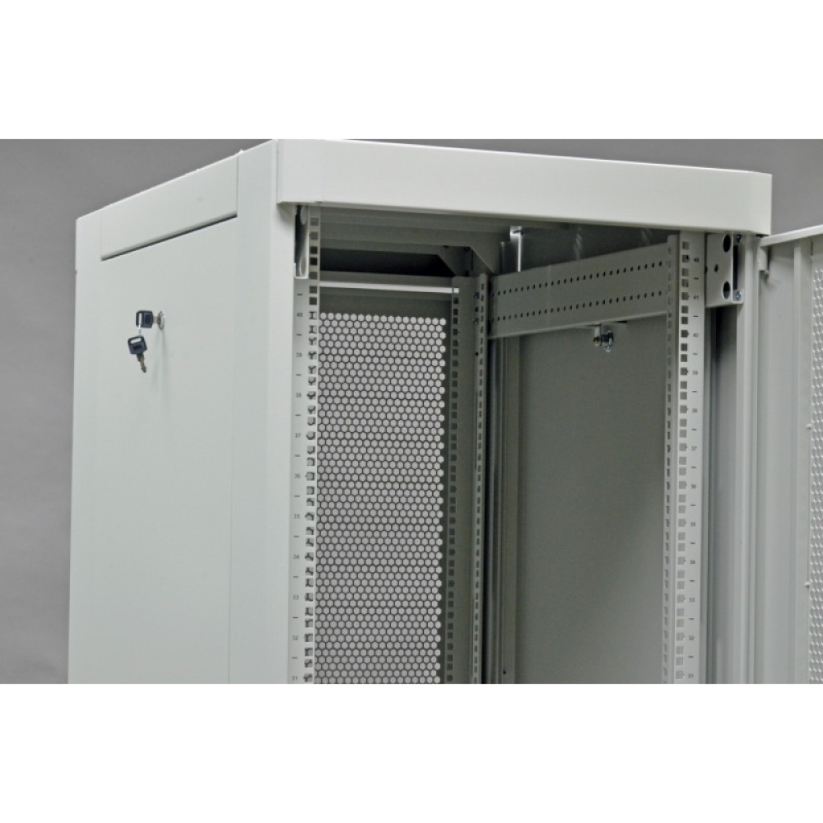 Шкаф 19" 42U, 610х1055 мм (Ш*Г), серый, перфорированные двери (66%) (UA-MGSE42610MPG) 98_98.jpg - фото 9